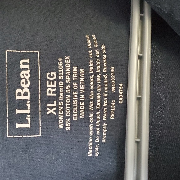LL Bean Womens Size XL Navy Quarter Zip Sweater - Picture 2 of 6